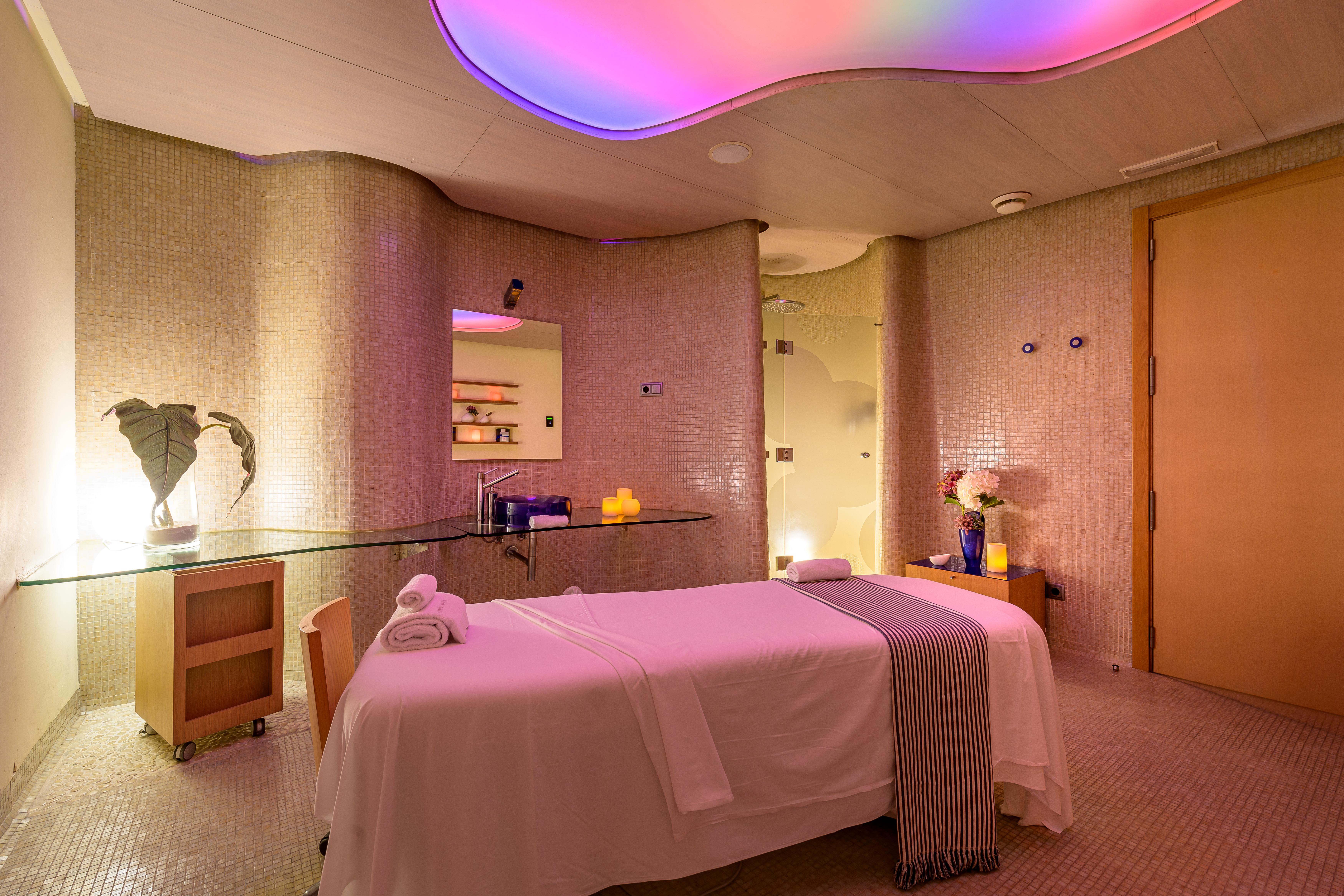 Las Arenas Balneario Resort Walencja Zewnętrze zdjęcie The spa on board
