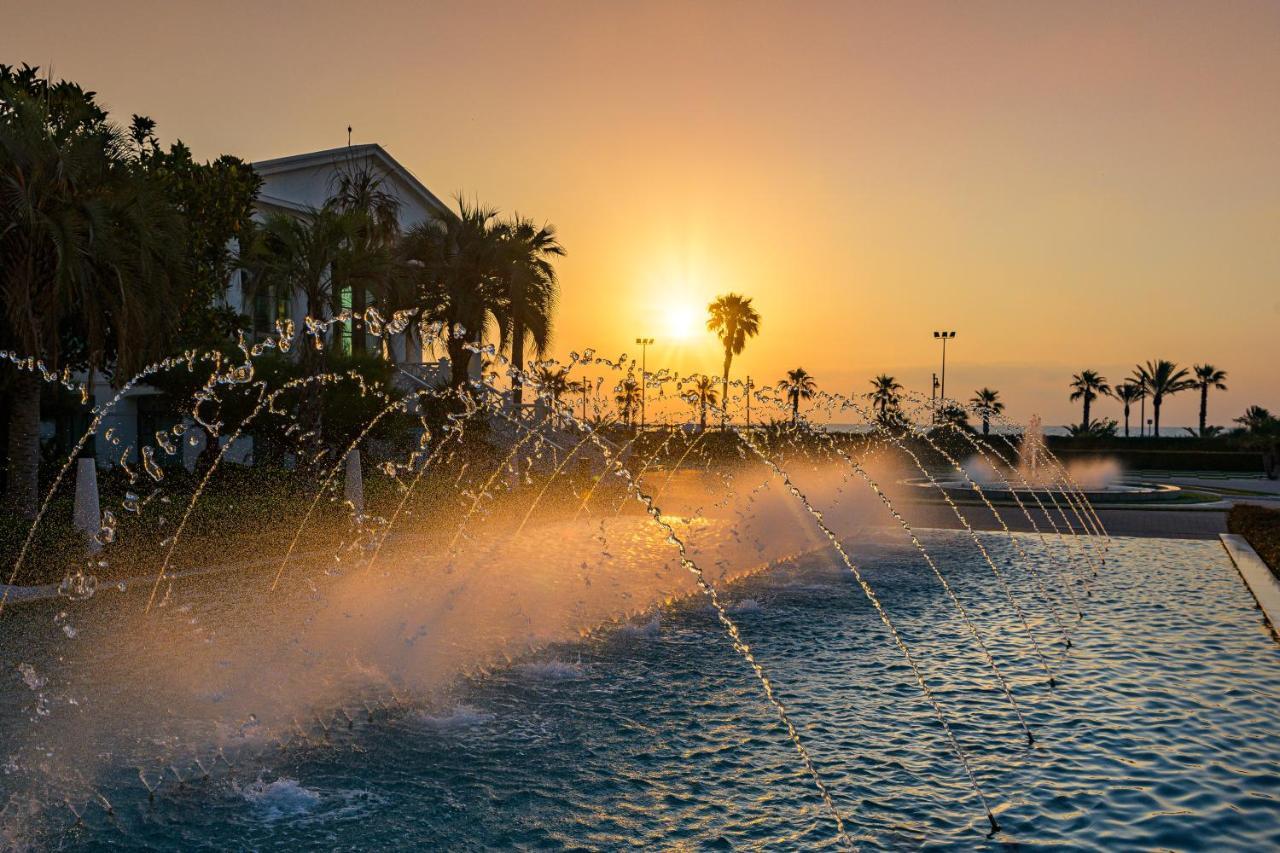 Las Arenas Balneario Resort Walencja Zewnętrze zdjęcie Fountains at the Marina Mall